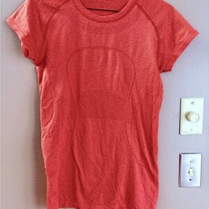 Women's Lululemon Coral/Orange Short Sleeve Top- Size 6